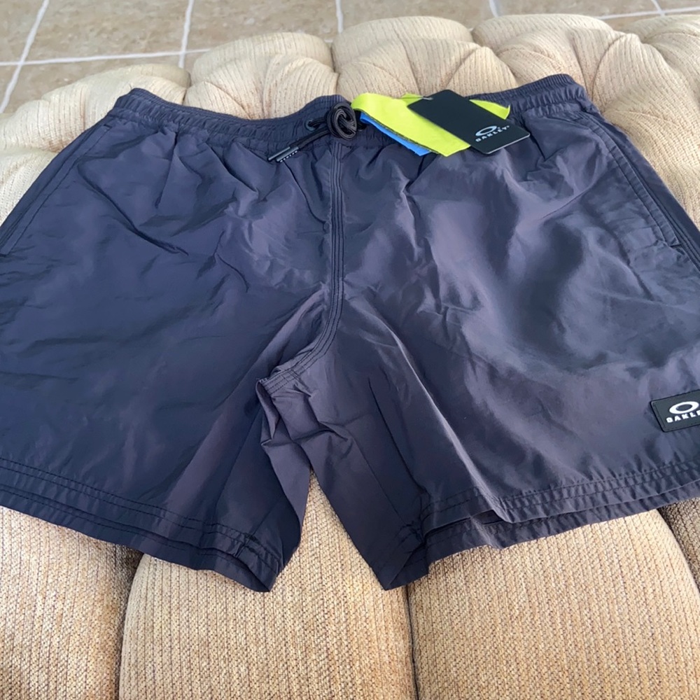 Oakley men’s board shorts/swim